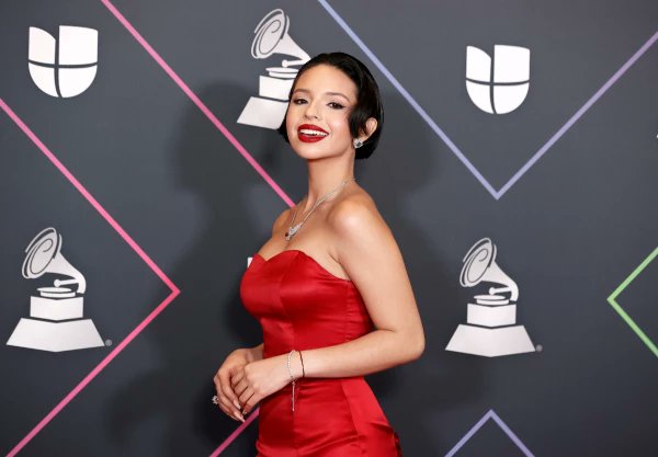 Ángela Aguilar alza la voz tras polémicas fotos íntimas