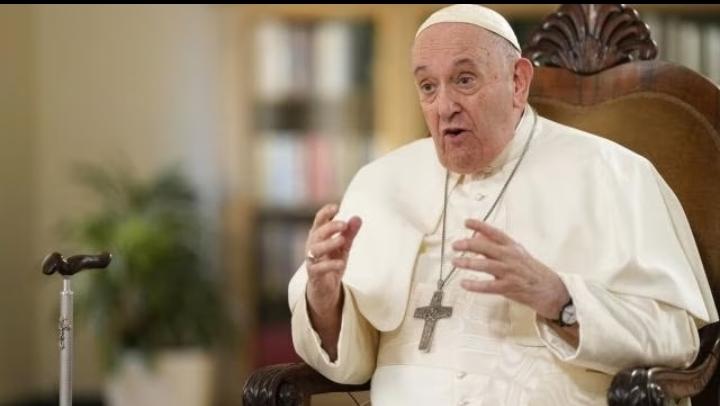 El Papa dice que la homosexualidad no es un delito