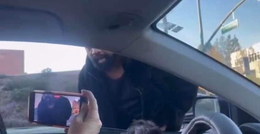 Kanye West avienta celular de mujer que lo estaba grabando