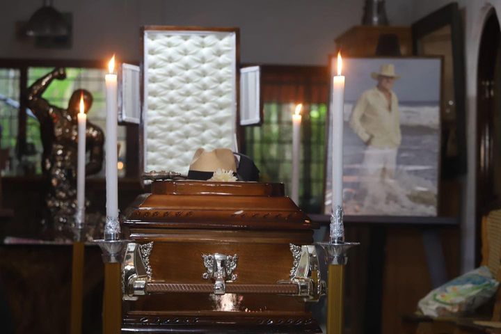 Dan el último adiós a Andrés García