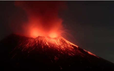 Alpinista queda atrapado en Paso de Cortés por ceniza de Popocatépetl.