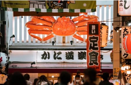 Amigos se comen 300 cangrejos y 80 postres para recuperar dinero de buffet