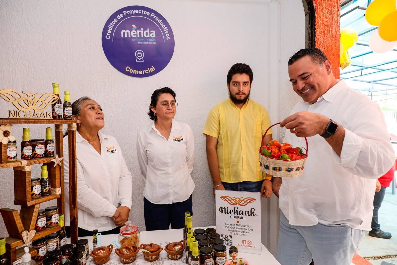 Renán Barrera asigna los primeros créditos Macromer