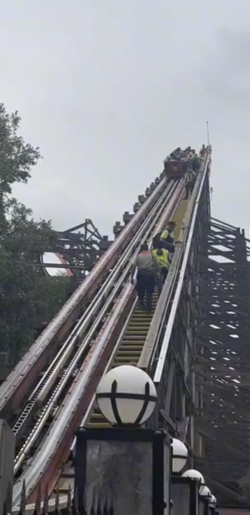 Juego mecánico de Six Flags en la CDMX falla y deja usuarios atrapados