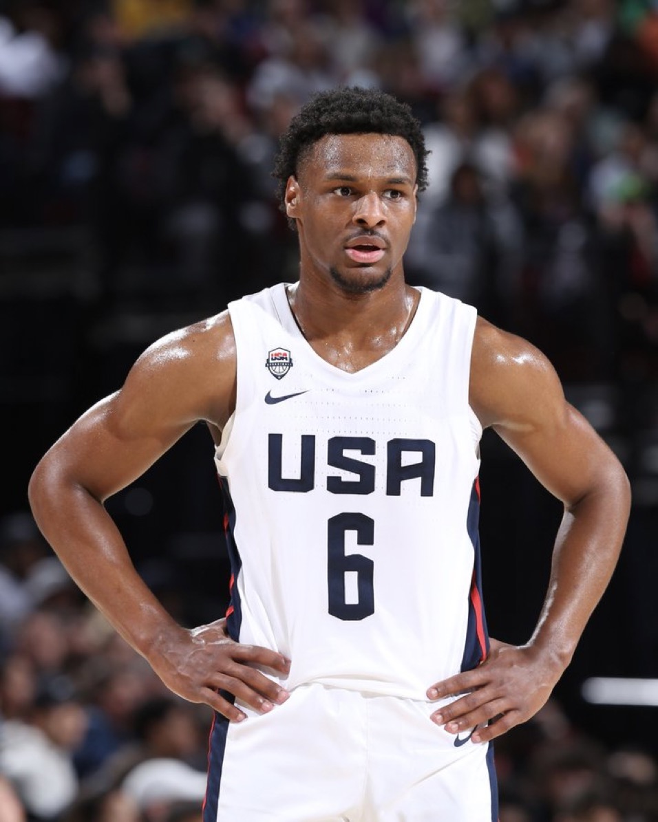 Bronny James, hijo de LeBron, sufre un paro cardíaco y es hospitalizado de urgencia