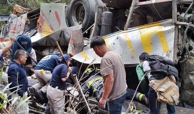 Aumenta a 29 el número de personas muertas en accidente carretero en Oaxaca