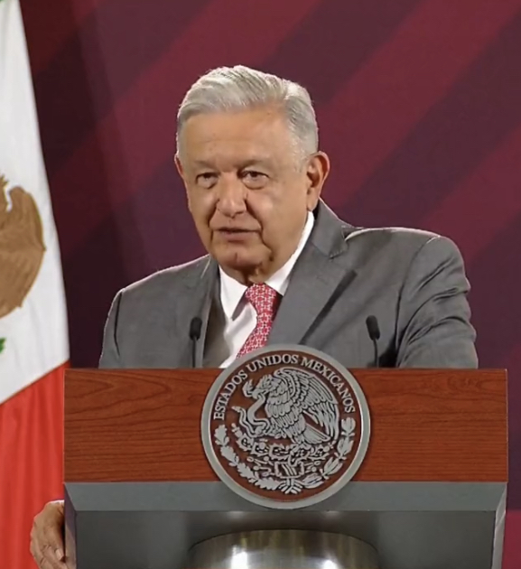 “Están muy bien hechos”; AMLO acerca de los libros de la SEP