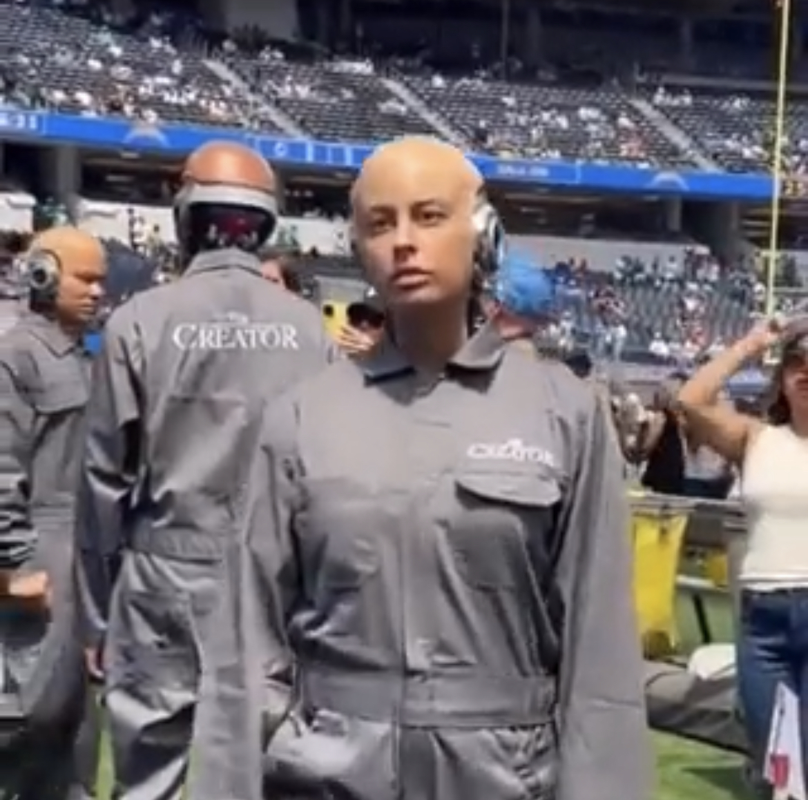 Robots humanos creados con IA asombraron en un partido de la NFL