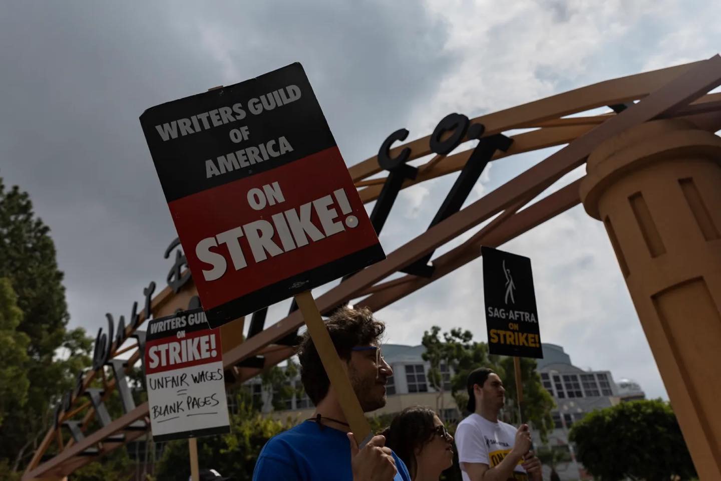 WGA y AMPTP logran principio de acuerdo para posiblemente poner fin a la huelga