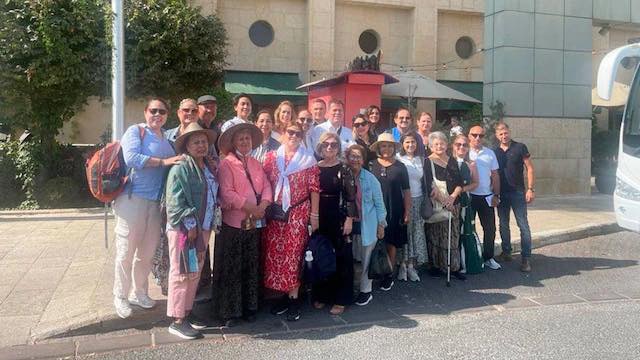 Grupo de mexicanos logra salir de zona de conflicto en Israel