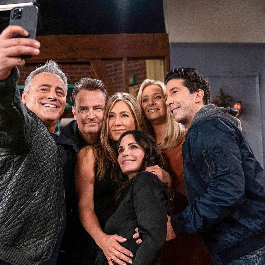 “Somos una familia”; estrellas de ‘Friends’ tras la muerte de Matthew Perry