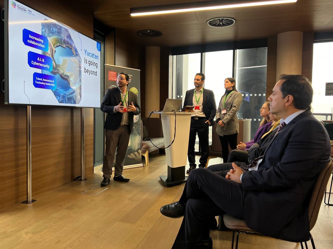 Lazos con la Universidad de Cardiff, en Gales.