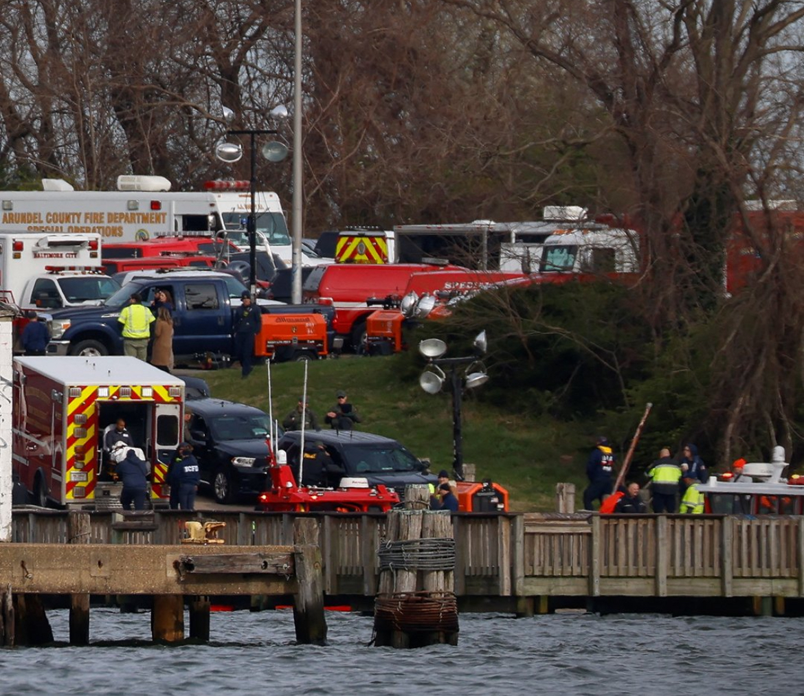 “Son héroes”; gobernador de Maryland ante barco que colisionó contra un puente