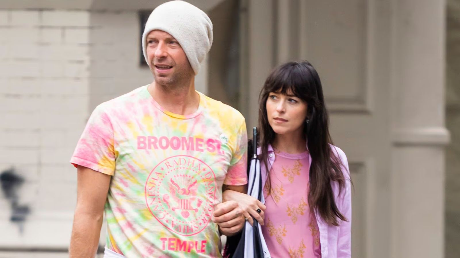 Chris Martin y Dakota Johnson se comprometen tras 6 años de noviazgo