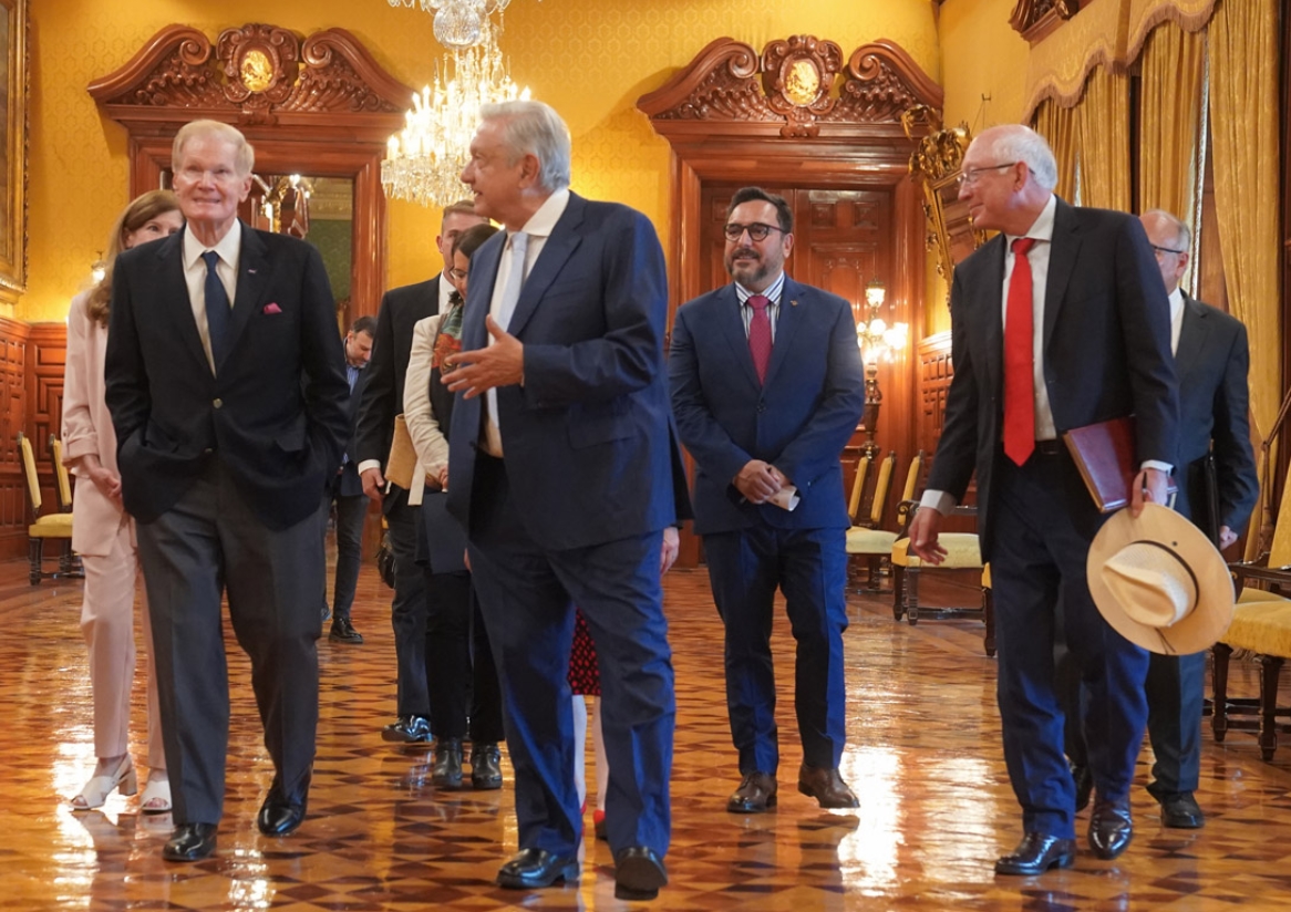 AMLO sostiene reunión con titulares de la NASA