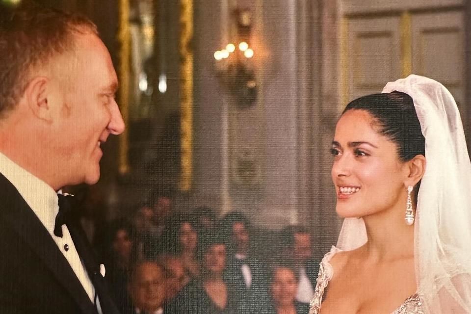 Salma Hayek comparte fotos inéditas de su boda