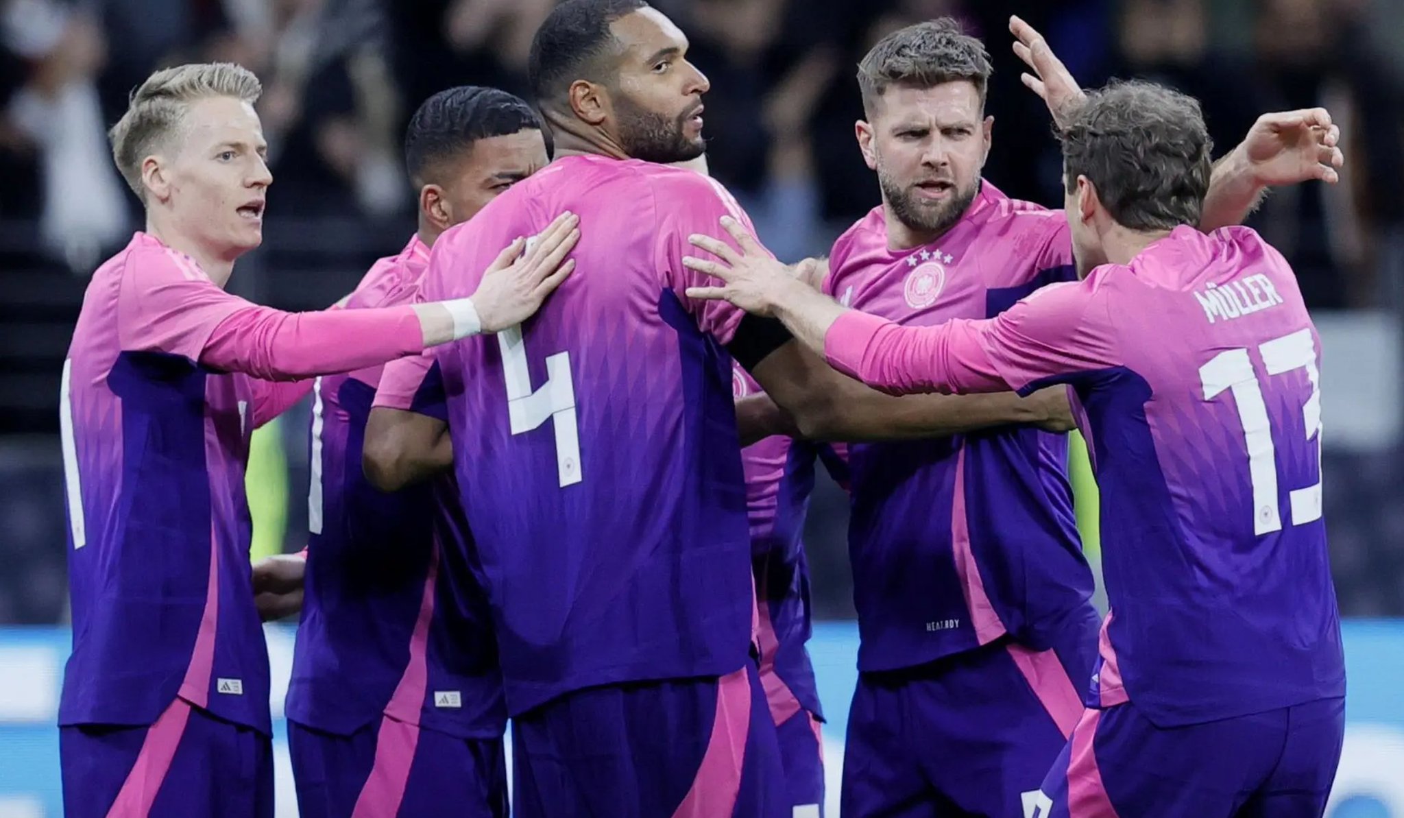 Adidas deja de vender el dorsal 44 a selección de Alemania