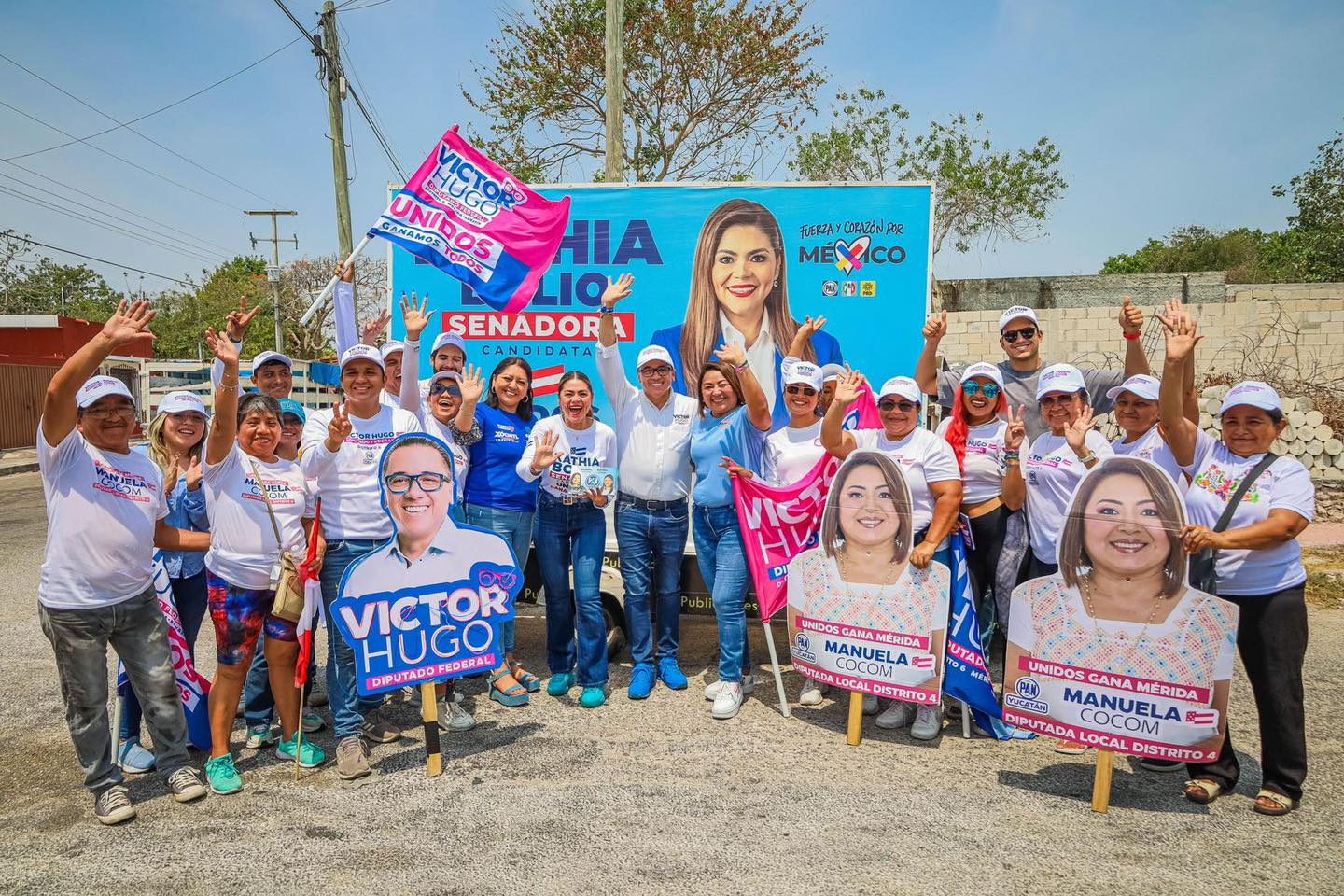 Víctor Hugo recorre la Melchor Ocampo y Los Reyes con Kathia Bolio y Manuela Cocom