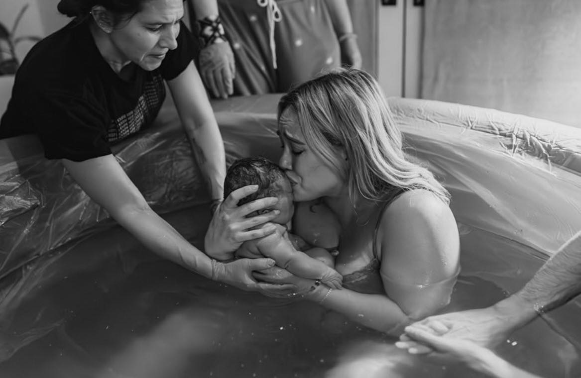 Hilary Duff anuncia nacimiento de su bebé