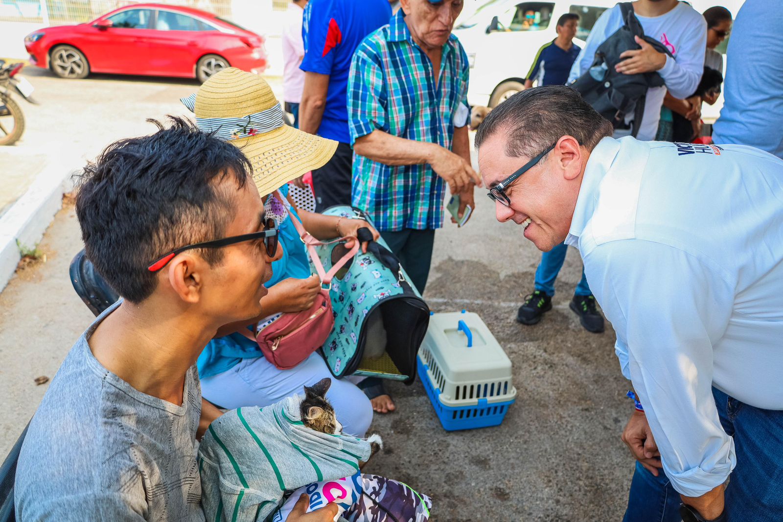 Víctor Hugo resalta la propuesta de Cecilia Patrón sobre bienestar animal