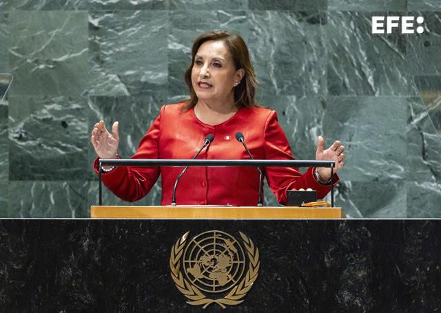 La presidenta de Perú, Dina Boluarte, reacciona al arresto de su hermano