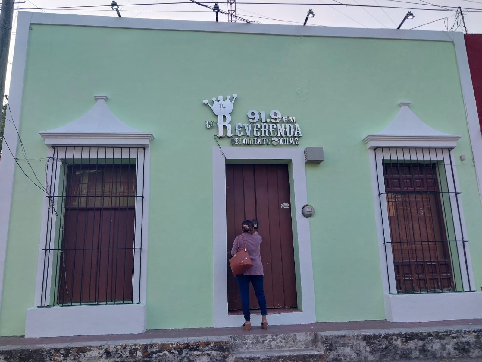 Grupo de radio cierra centro de trabajo y no avisa a los empleados