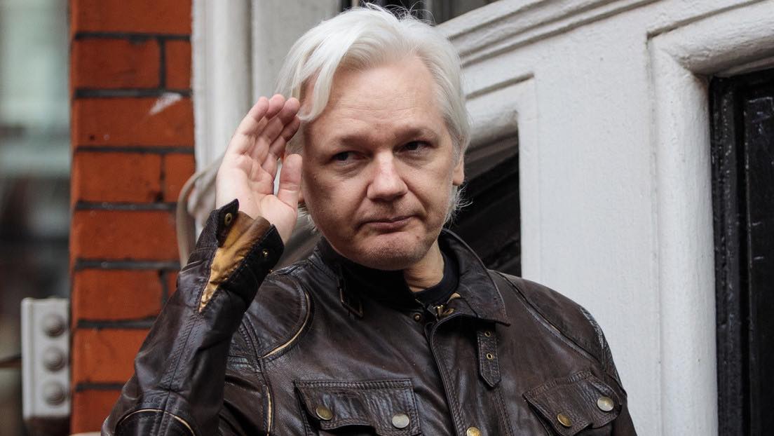Presidente colombiano invita a Assange a visitar su país