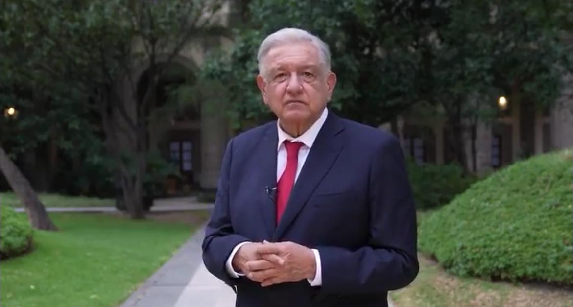 AMLO agradece a maestros que durante su mandato no hubo paros