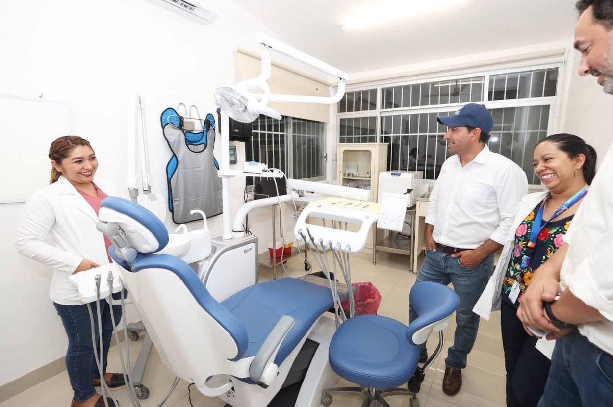 Entrega de trabajos de rehabilitación del Centro de Salud de Chumayel