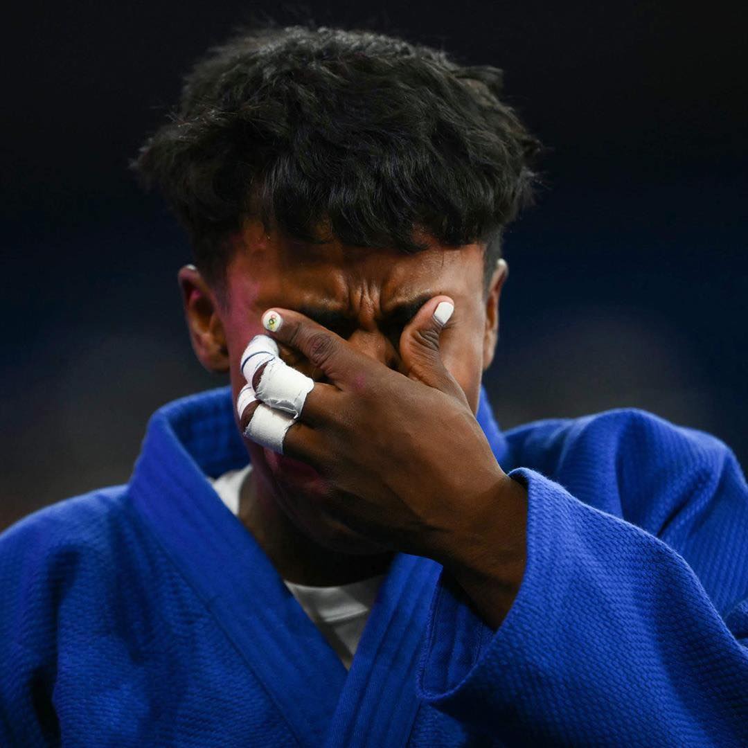 Lágrimas de felicidad para Prisca Awiti Alcaraz en los Juegos Olímpicos de París 2024.