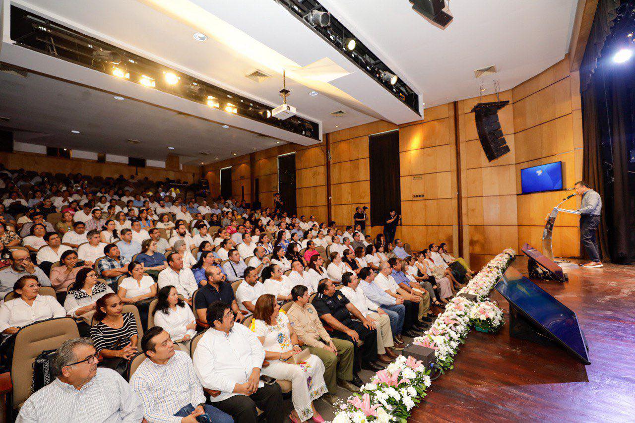 El Ayuntamiento reconoce a los servidores públicos por su entrega y compromiso con el desarrollo de Mérida