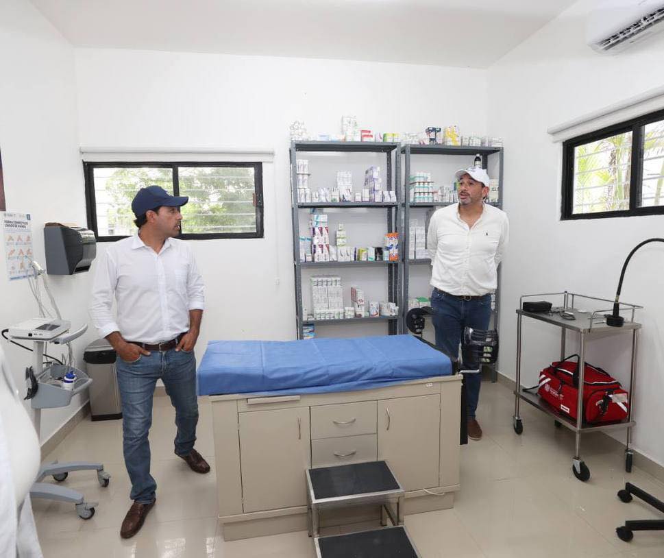 Entrega de los trabajos de remodelación de los Centros de Salud de los municipios de Chacsinkín y Cantamayec