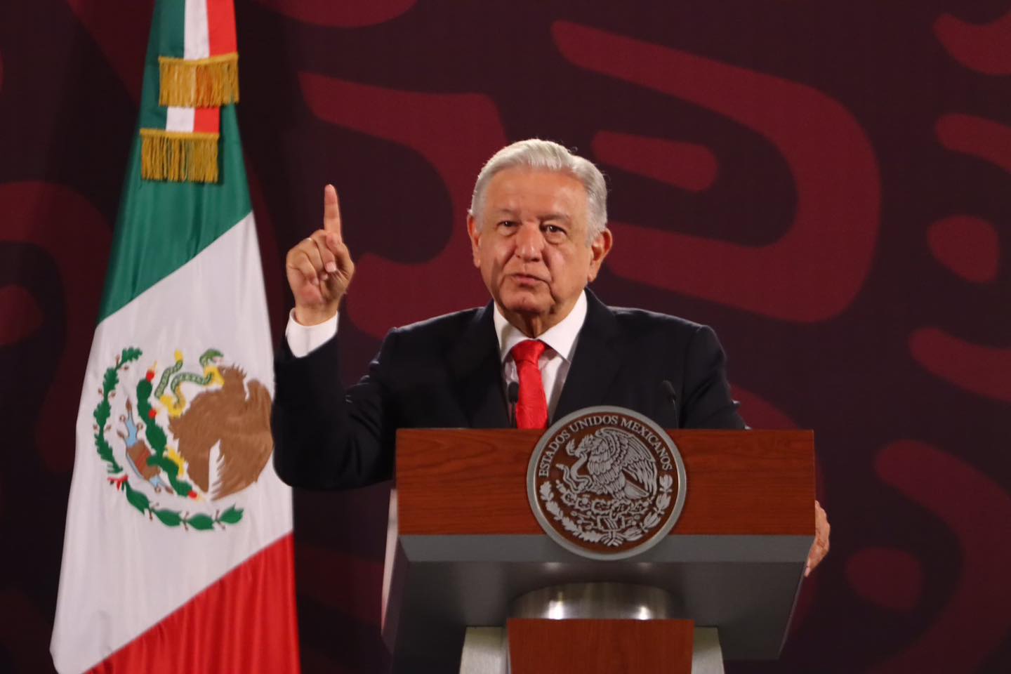 AMLO niega influir en la reforma judicial
