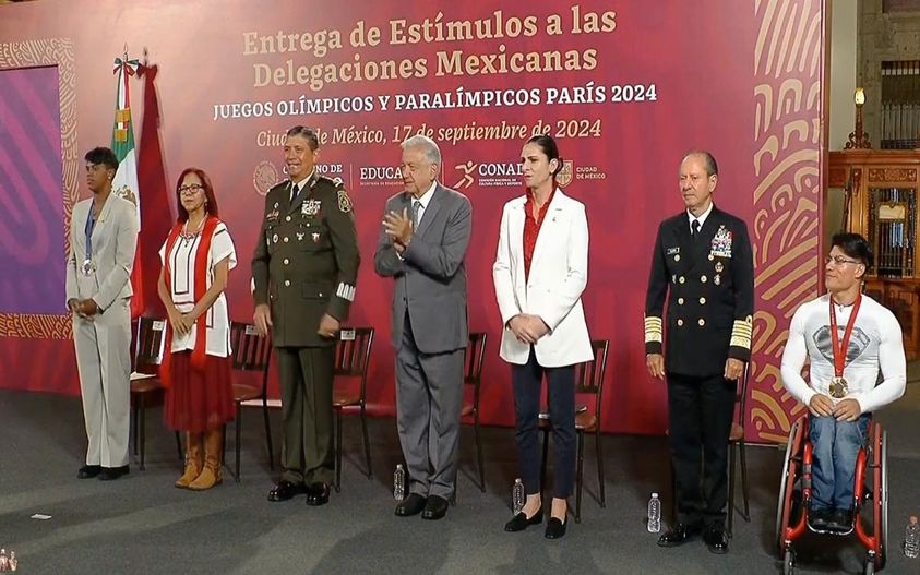 Entrega AMLO estímulos a atletas olímpicos y paralímpicos de París 2024.