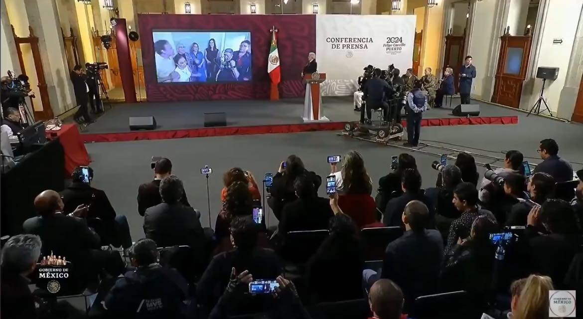 AMLO llora en su mañanera de despedida