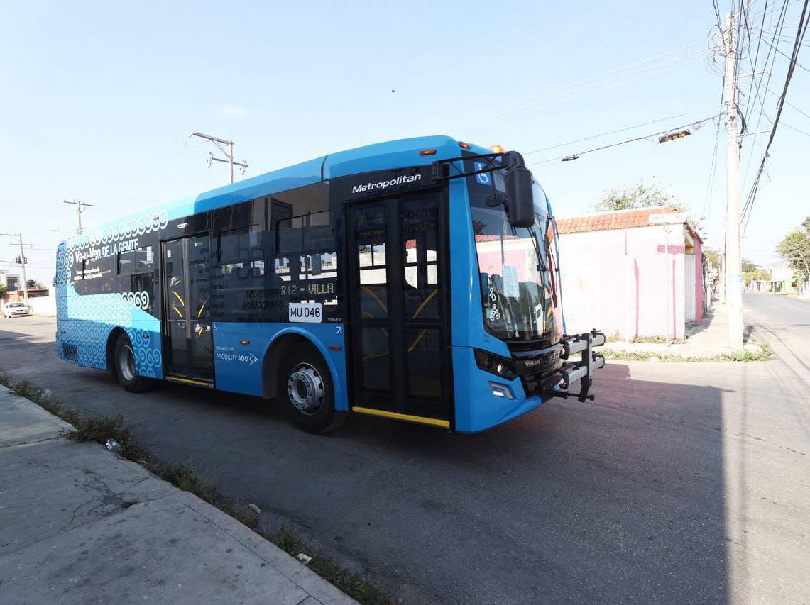Conductor particular invade carril confinado y choca contra un Va y Ven