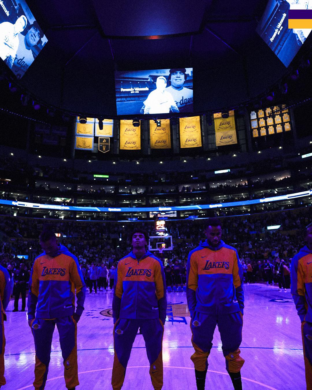 Lakers rinde homenaje a Fernando Valenzuela