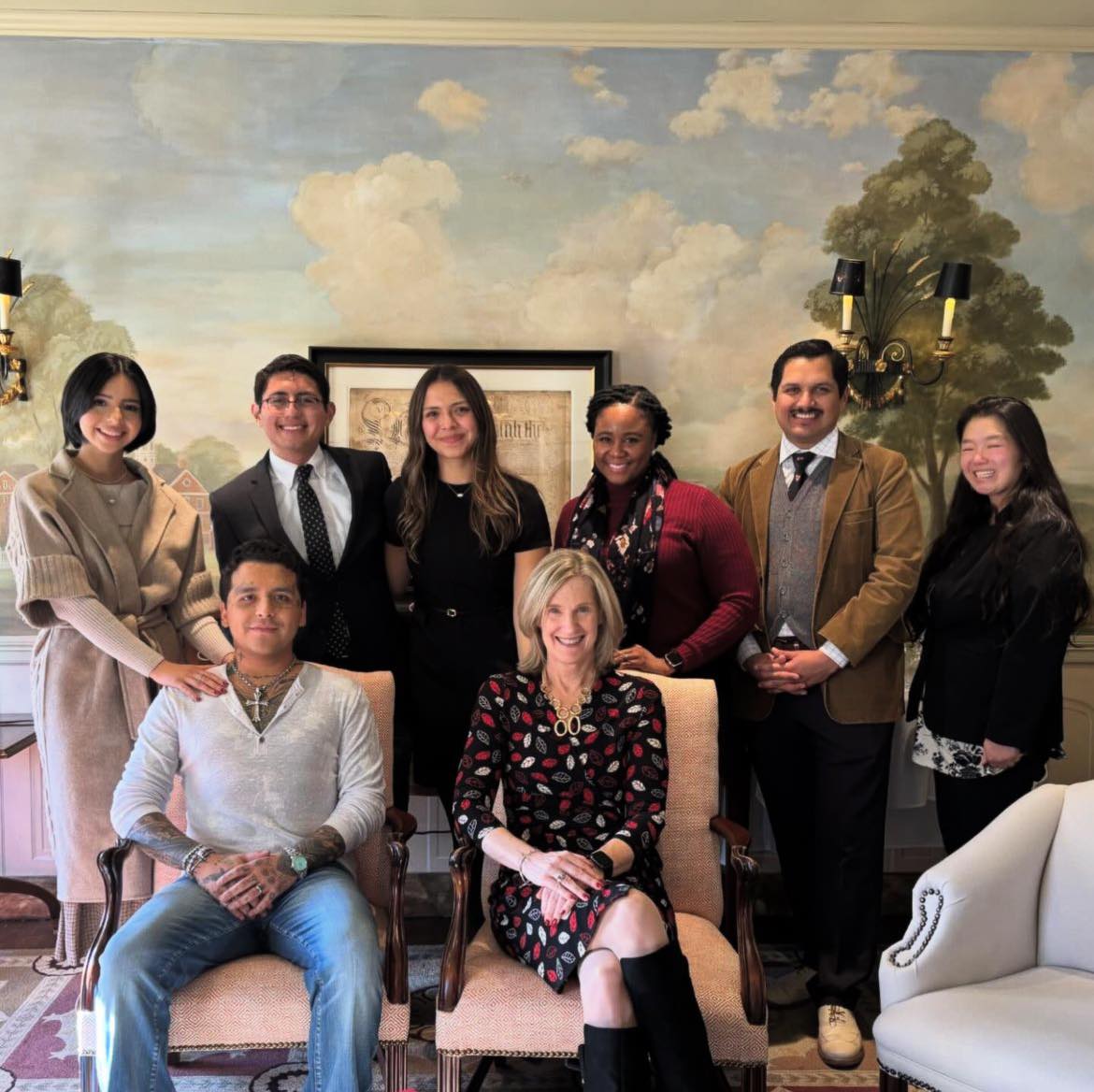 Christian Nodal recibe honorable reconocimiento.