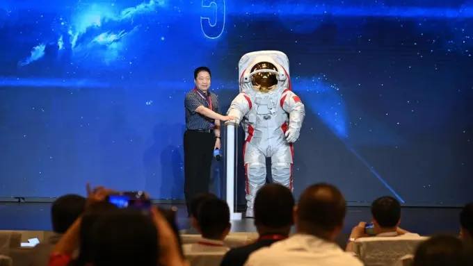 Traje espacial de china 2030.