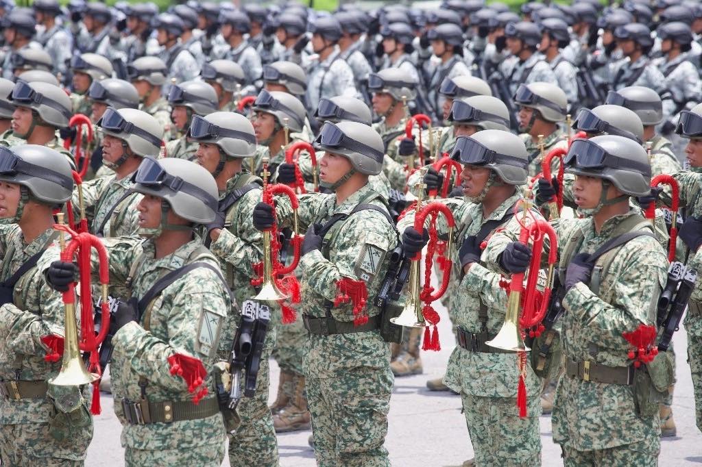 Promete Sheinbaum incremento salarial a soldados de Ejército mexicano.