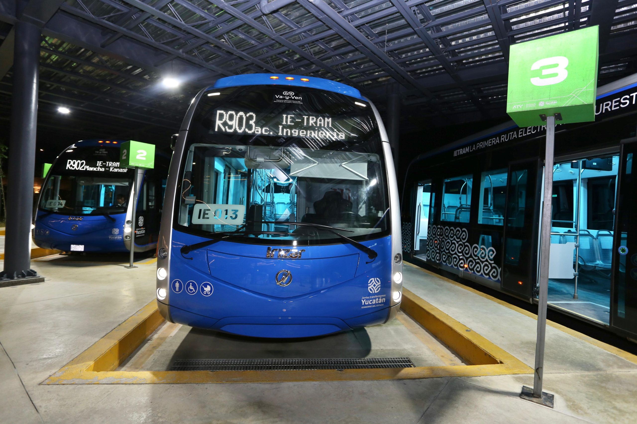 Estudiantes del Campus de Ciencias Exactas e Ingenierías aprovechan el Ie-tram para llegar más rápido y cómodos a sus centros de estudios.