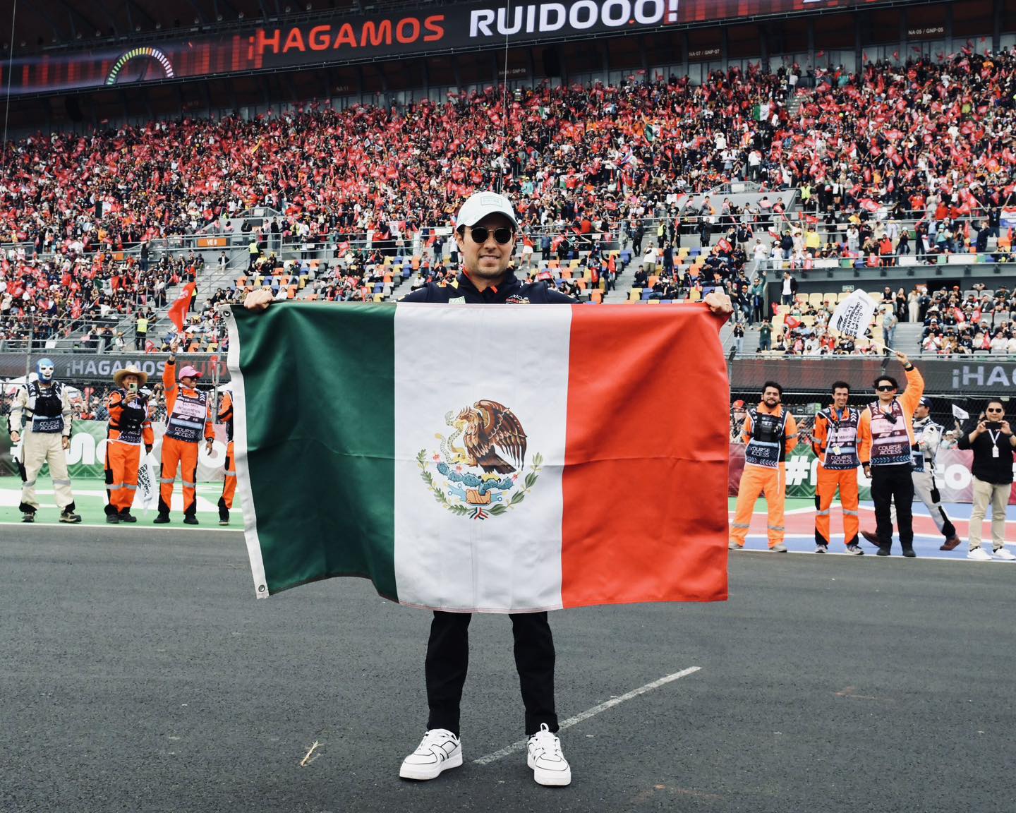 ¡Adiós a los rumores que ponían a ‘Checo’ Pérez fuera de Red Bull!