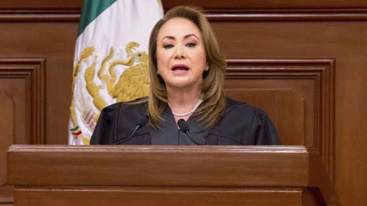 Yasmín Esquivel logra que UNAM detenga investigación para determinar autoría de tesis.