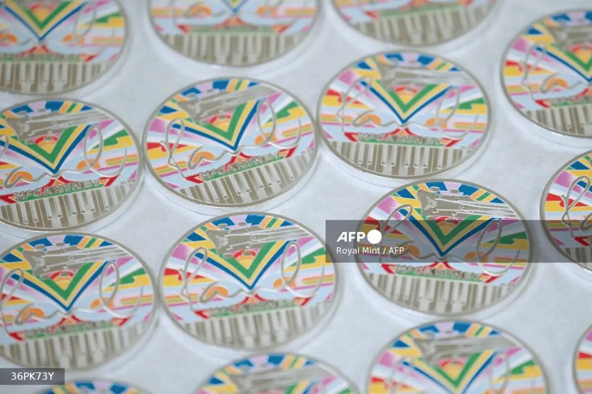 Lanzan monedas en honor a Paul McCartney