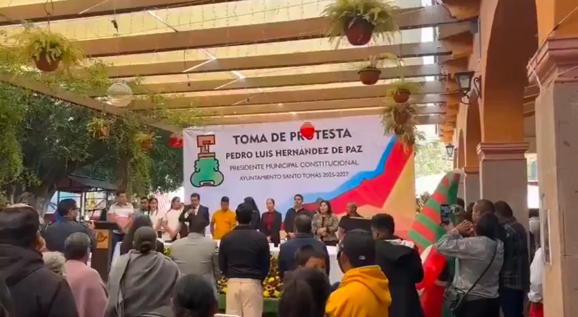 Alcalde electo en Edomex ‘huye’ en su toma de protesta