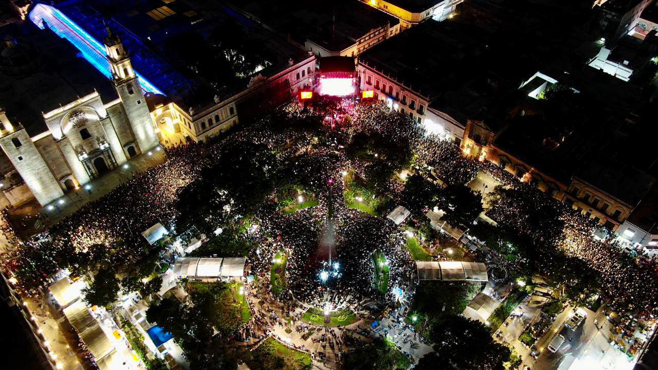 El Centro Histórico vibra con Mon Laferte en el Mérida Fest 2025