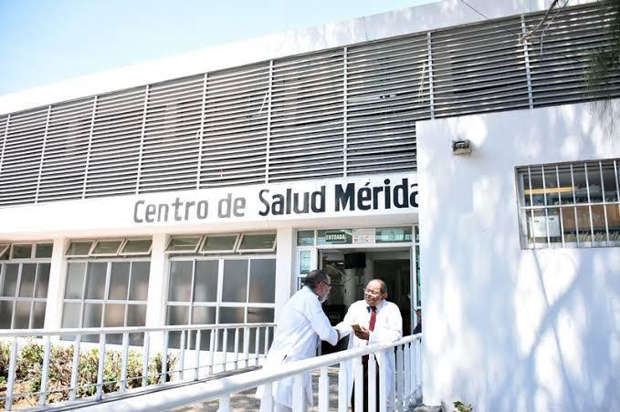 Relevan de su cargo al director del Centro de Salud de Mérida