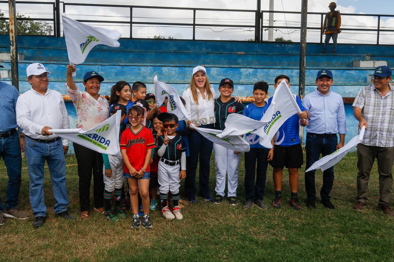 Inicia Cecilia Patrón el año con la rehabilitación de campos deportivos de la colonia Bojórquez