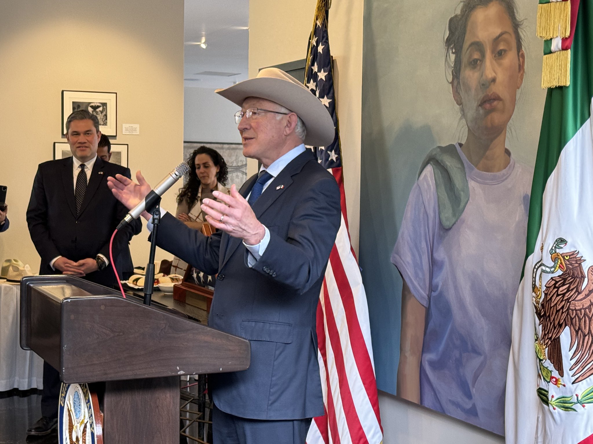 Embajador de EU en México, Ken Salazar, se despide de su cargo