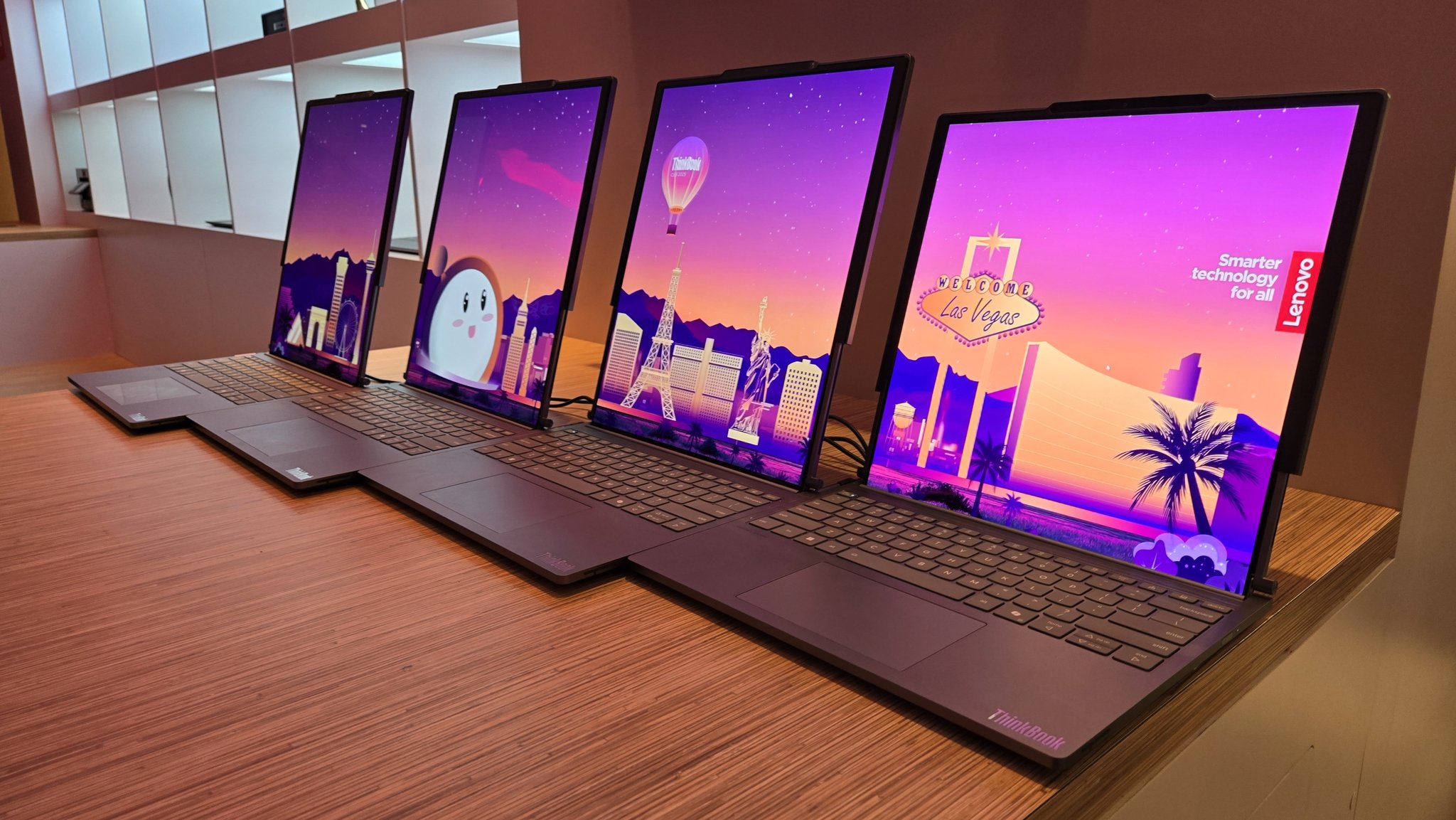 Lenovo presenta la primera laptop con pantalla enrollable